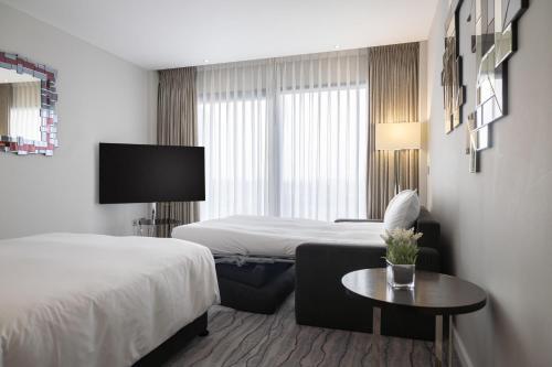 Habitación Familiar Deluxe comunicada del hotel Doubletree By Hilton London - Greenwich. Foto 3