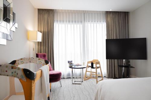 Habitación Familiar Deluxe comunicada del hotel Doubletree By Hilton London - Greenwich. Foto 4