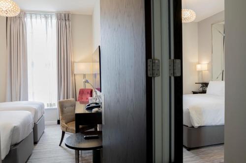 Family Connecting Room del hotel Doubletree By Hilton London - Greenwich. Foto 3