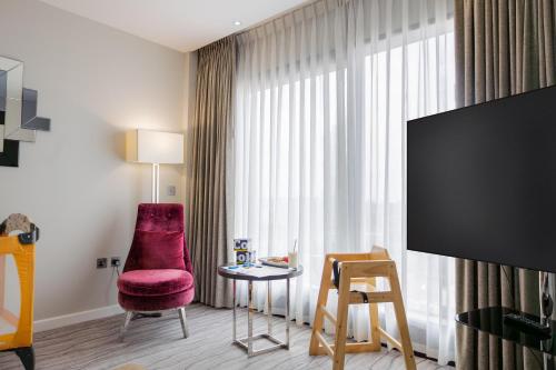 Habitación Familiar Deluxe comunicada del hotel Doubletree By Hilton London - Greenwich. Foto 14
