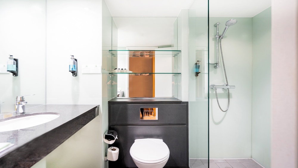 Habitación estándar, 1 cama doble, accesible para personas con discapacidad del hotel Holiday Inn London - Luton Airport. Foto 5
