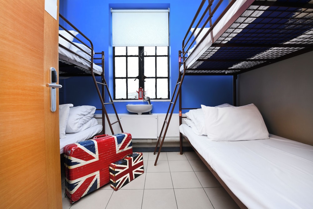 1 cama en habitación compartida mixta de 8 plazas, baño privado del hotel RestUp London