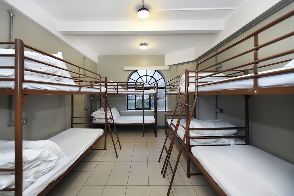 1 cama en dormitorio compartido mixto de 8, baño compartido del hotel RestUp London