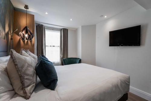 Habitación con cama extragrande. del hotel The Jade. Foto 1