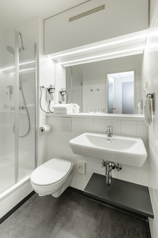 Habitación Estándar con 1 cama doble del hotel Ibis Bremen City. Foto 9