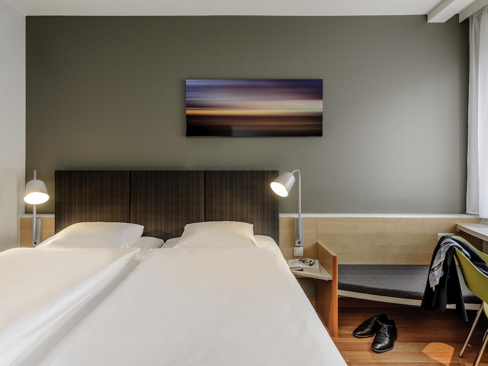 Habitación estándar con 2 camas individuales del hotel Ibis Bremen City. Foto 5