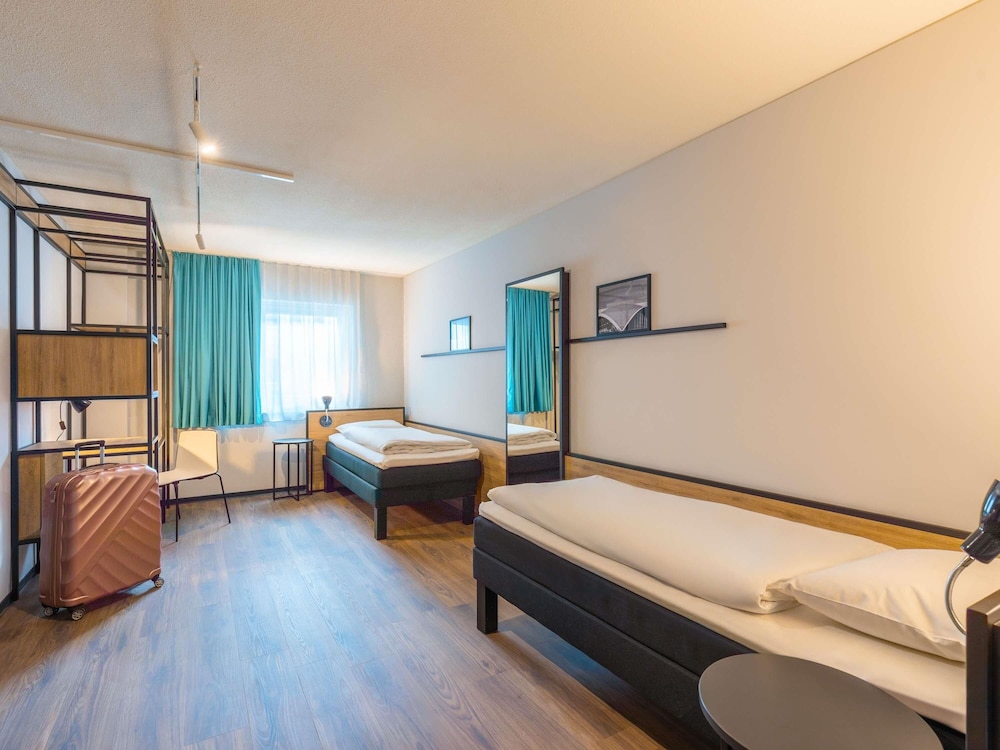 Habitación estándar con camas individuales del hotel Ibis Dortmund City. Foto 2