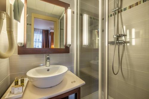Habitación Doble SUPERIOR COMFORT – Vista a la ciudad del hotel 85 Saint Honore. Foto 4