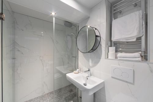 Habitación Doble del hotel Saint Christophe. Foto 14