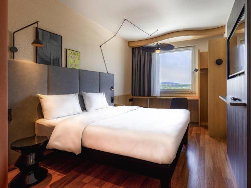 Habitación Estándar con 1 cama doble del hotel Ibis Friedrichshafen Airport Messe. Foto 2