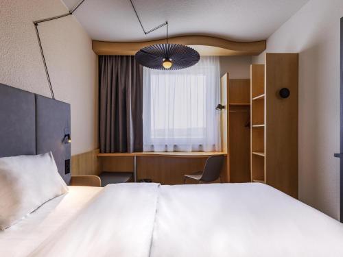 Habitación Estándar con 1 cama doble del hotel Ibis Friedrichshafen Airport Messe. Foto 3