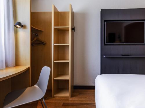 Habitación Estándar con 1 cama doble del hotel Ibis Friedrichshafen Airport Messe. Foto 5