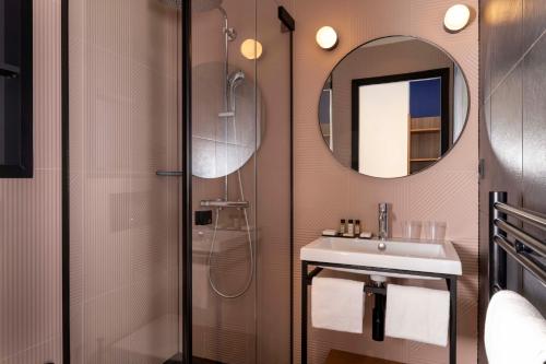 Habitación Doble Labyrinthe Estándar del hotel Paris Art Quartier Latin By Malone. Foto 9