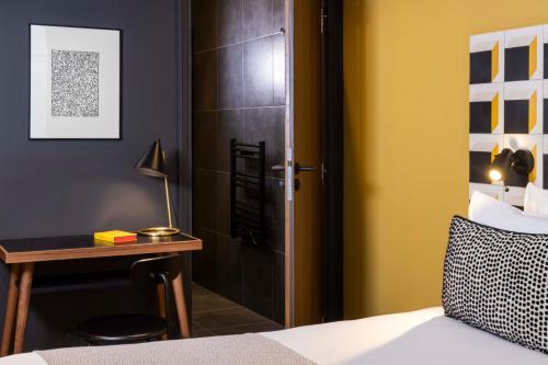Habitación Doble Cubik Superior del hotel Paris Art Quartier Latin By Malone. Foto 10