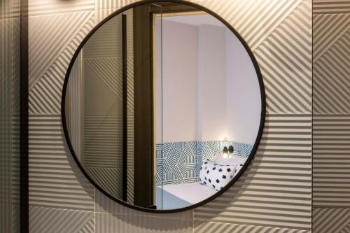 Habitación Individual Clásica Stripe del hotel Paris Art Quartier Latin By Malone. Foto 2