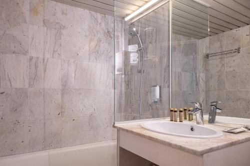 Habitación Doble Estándar del hotel Baudelaire Opéra. Foto 7