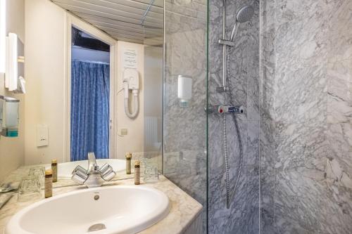 Habitación Doble con balcón del hotel Baudelaire Opéra