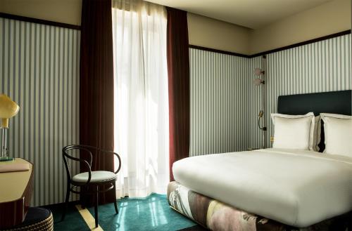 Habitación Doble Clásica del hotel Hôtel du Rond-Point des Champs-Élysées. Foto 4