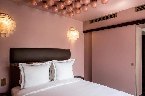 Suite con balcón del hotel Hôtel du Rond-Point des Champs-Élysées