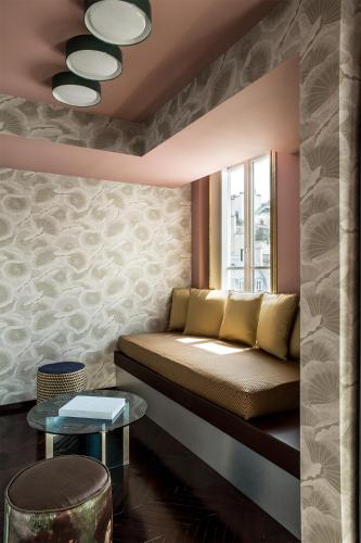 Suite con balcón del hotel Hôtel du Rond-Point des Champs-Élysées. Foto 2