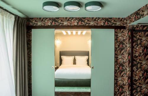 Suite con balcón del hotel Hôtel du Rond-Point des Champs-Élysées. Foto 3