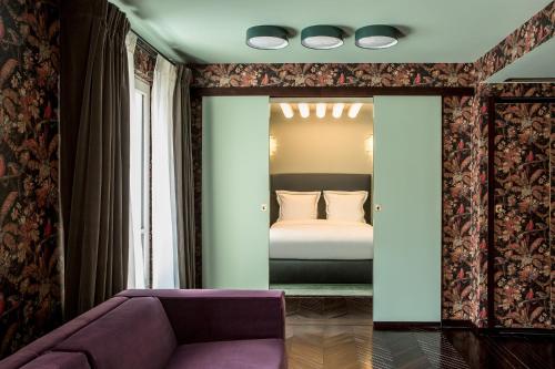 Suite con balcón del hotel Hôtel du Rond-Point des Champs-Élysées. Foto 5