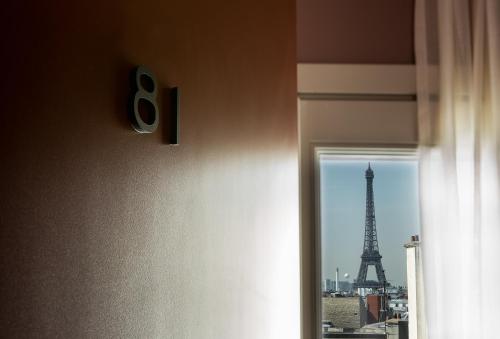 Suite de París del hotel Hôtel du Rond-Point des Champs-Élysées. Foto 2