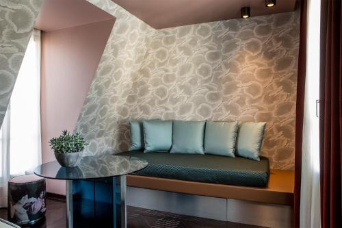 Suite de París del hotel Hôtel du Rond-Point des Champs-Élysées. Foto 3