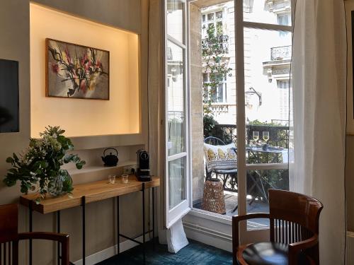 Habitación Doble Deluxe con balcón del hotel BEAUSEJOUR RANELAGH. Foto 9