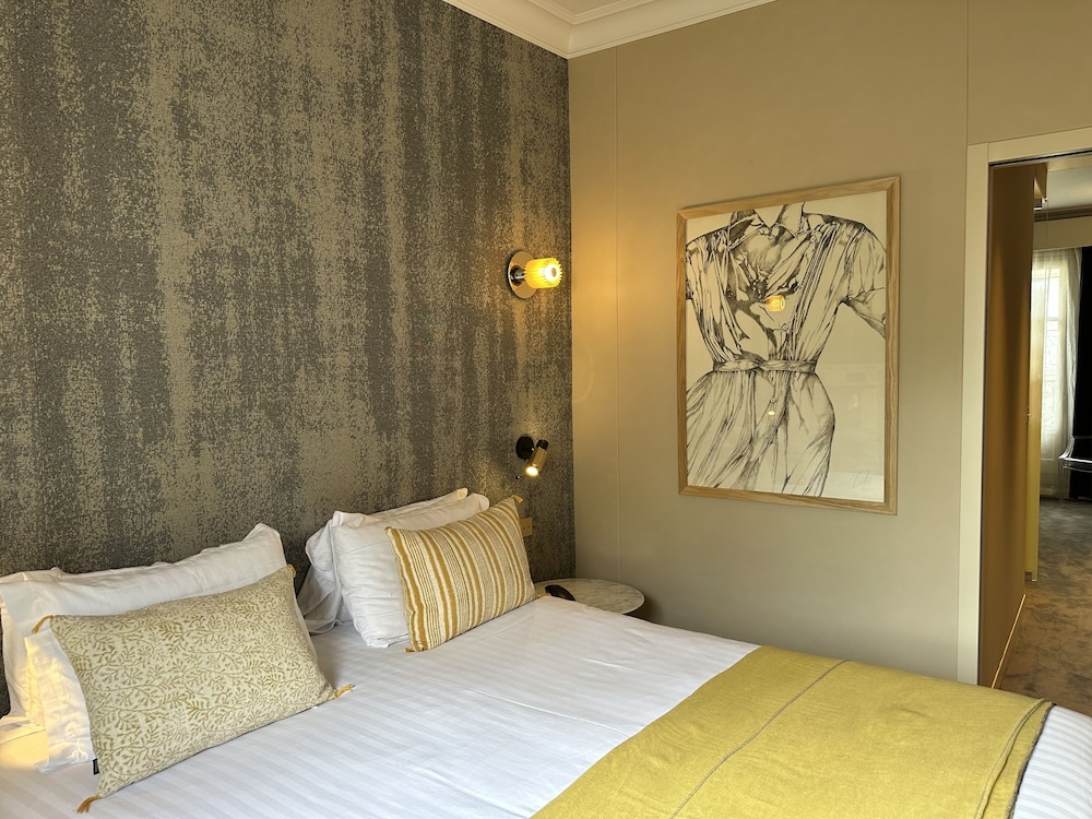 Suite romántica, 1 cama de matrimonio con sofá cama, terraza del hotel BEAUSEJOUR RANELAGH. Foto 5