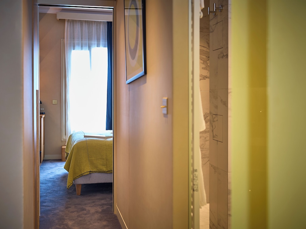 Suite romántica, 1 cama de matrimonio con sofá cama, terraza del hotel BEAUSEJOUR RANELAGH. Foto 13