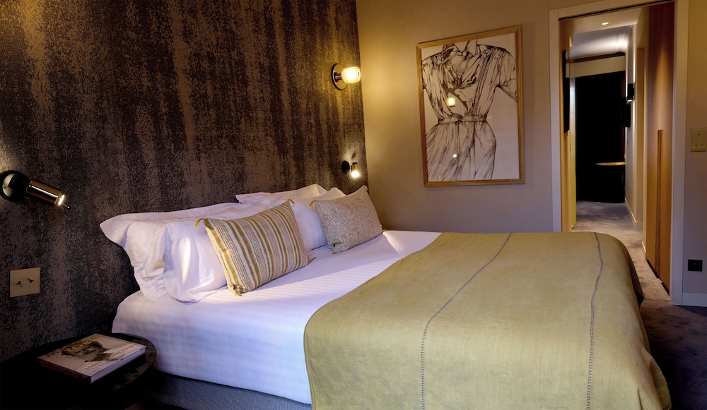Suite romántica, 1 cama de matrimonio con sofá cama, terraza del hotel BEAUSEJOUR RANELAGH. Foto 18