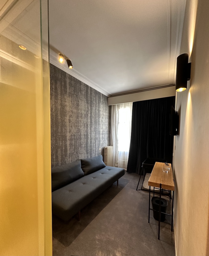 Suite romántica, 1 cama de matrimonio con sofá cama, terraza del hotel BEAUSEJOUR RANELAGH. Foto 29