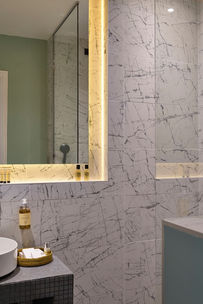 Habitación doble superior, balcón del hotel BEAUSEJOUR RANELAGH. Foto 18