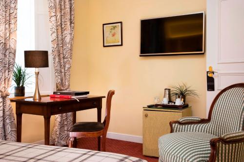 Habitación Doble - Planta baja del hotel Le Relais Montmartre. Foto 1