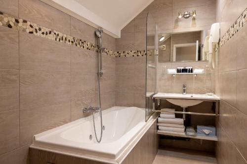 Suite Familiar del hotel RELAIS HOTEL DU VIEUX. Foto 1