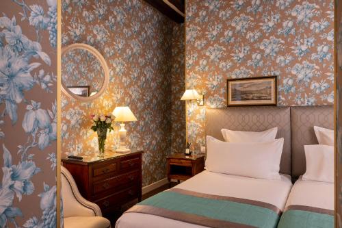 Suite del hotel RELAIS HOTEL DU VIEUX. Foto 4