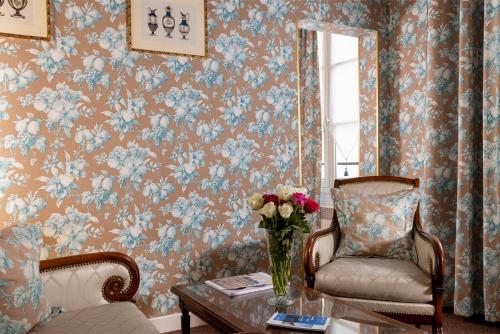 Suite del hotel RELAIS HOTEL DU VIEUX. Foto 5