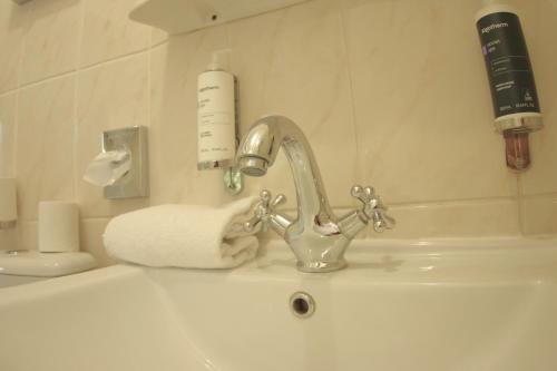 Habitación Doble Estándar del hotel Regyn's Montmartre. Foto 3