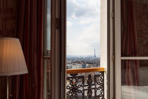 Deluxe Double or Twin Room with Partial Eiffel Tower or Sacré Coeur View del hotel Regyn's Montmartre. Foto 5