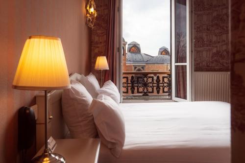 Deluxe Double or Twin Room with Partial Eiffel Tower or Sacré Coeur View del hotel Regyn's Montmartre. Foto 6