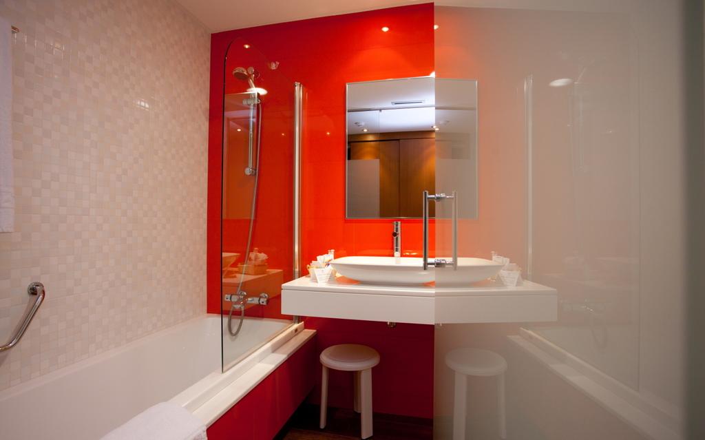 Habitación doble Vista Mar del hotel Thalasso Cantabrico Las Sirenas. Foto 2