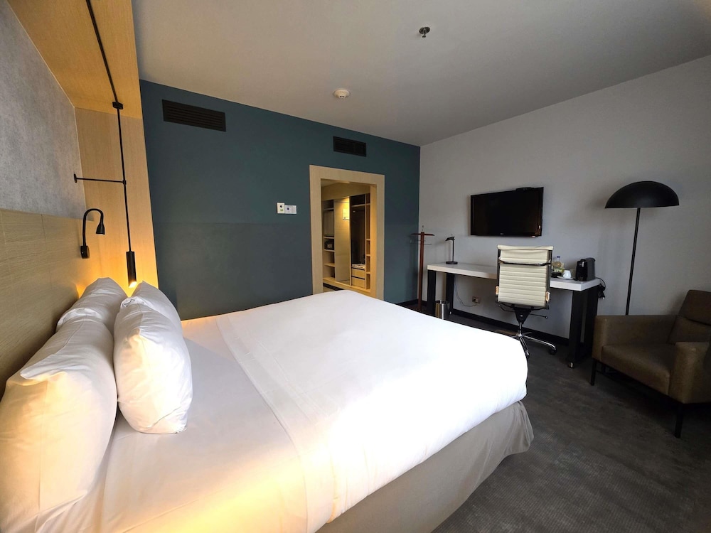 Habitación superior, 1 cama de matrimonio grande del hotel Novotel Bogotá Parque 93. Foto 1