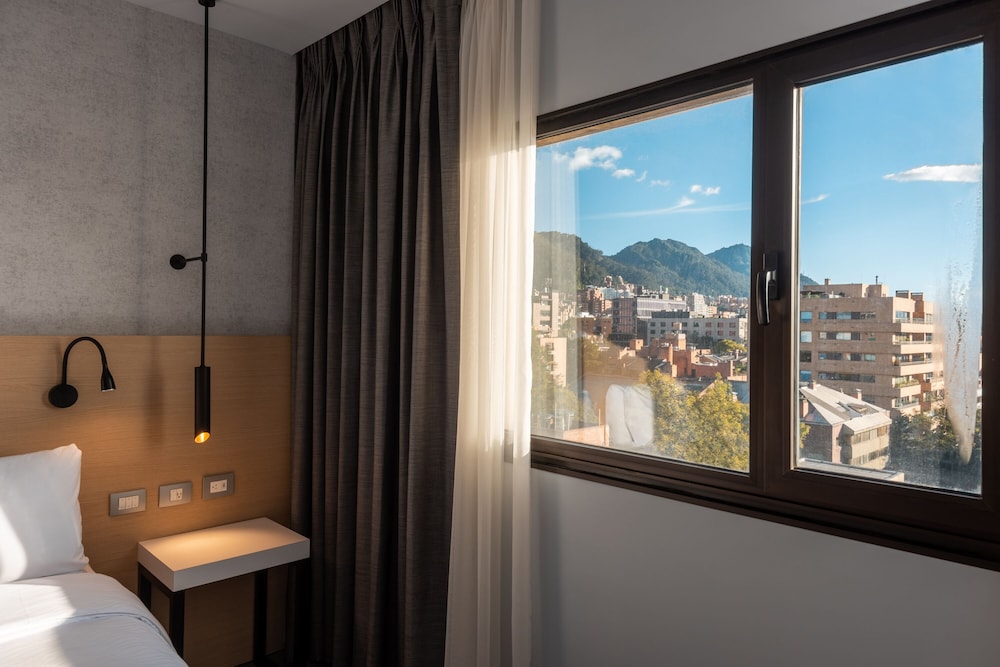 Habitación estándar, 1 cama de matrimonio del hotel Novotel Bogotá Parque 93. Foto 3