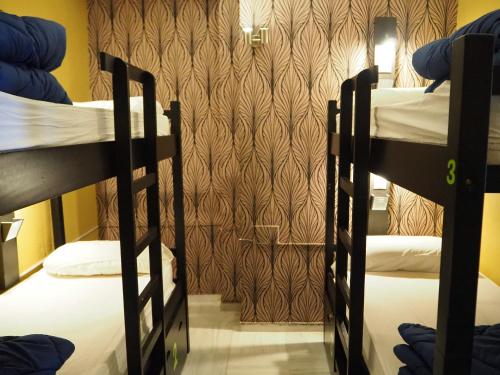 Cama Individual en dormitorio compartido mixto con 14 camas del hotel JOY Plaza de Armas. Foto 1