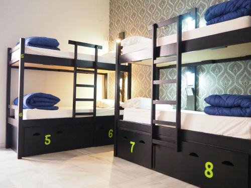 Cama en habitación compartida femenina de 8 camas del hotel JOY Plaza de Armas. Foto 5