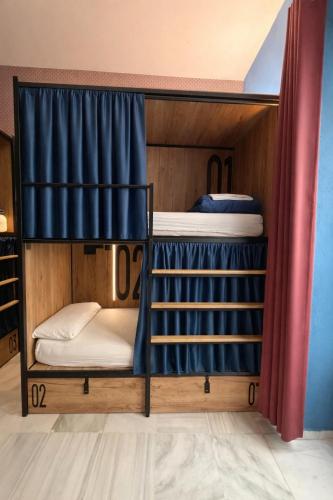 Habitación Cuádruple con baño privado del hotel JOY Plaza de Armas. Foto 3