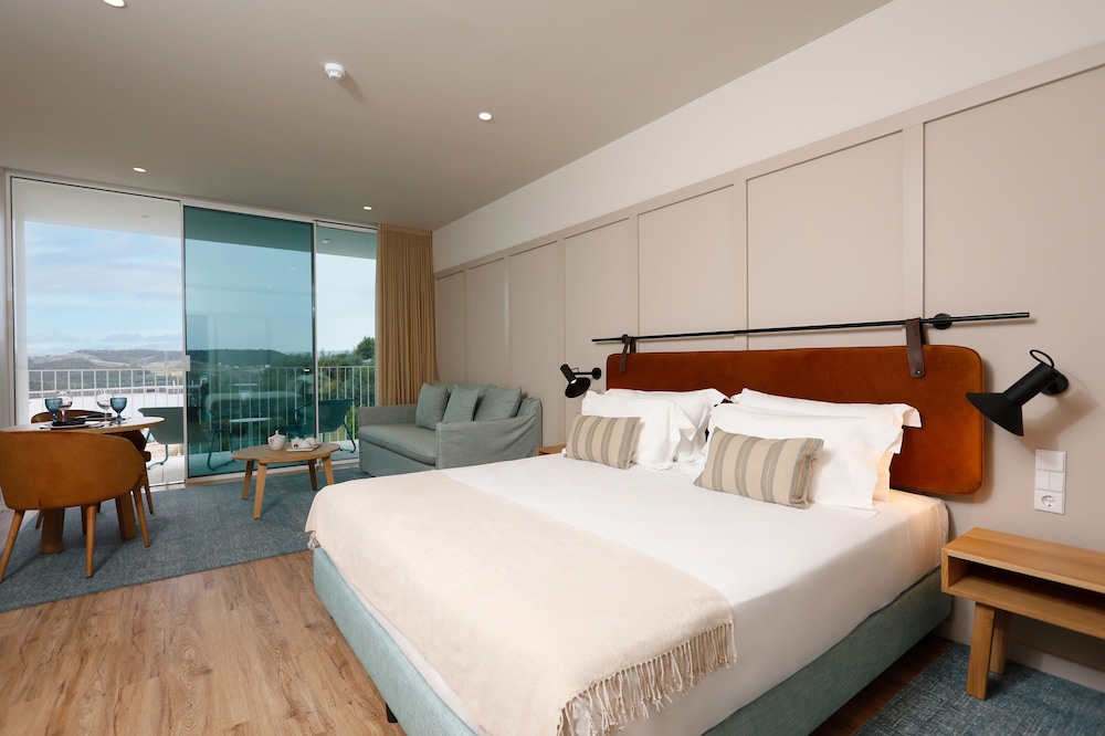 Habitación panorámica doble del hotel Montebelo Aguieira Lake Resort and Spa. Foto 1