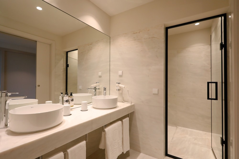 Suite estudio panorámica del hotel Montebelo Aguieira Lake Resort and Spa. Foto 4