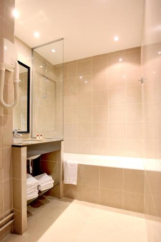 Habitación Doble Estándar - 2 camas del hotel Albe Bastille. Foto 2